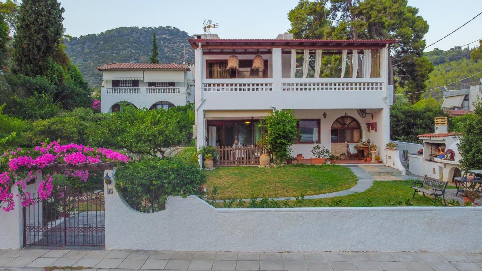Seaview Apartment - Poros Relaxing Beachfront Flat Poros Town Екстериор снимка