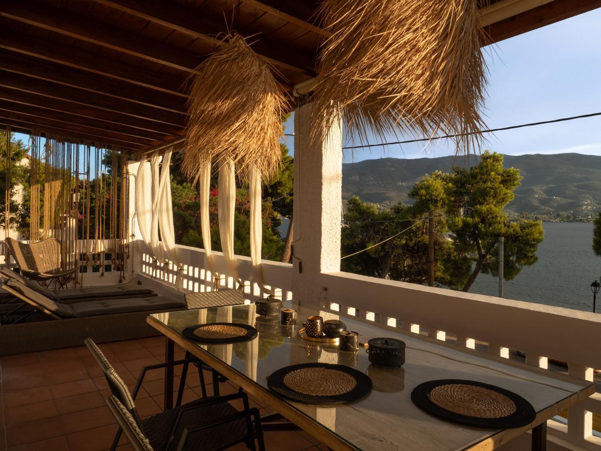 Seaview Apartment - Poros Relaxing Beachfront Flat Poros Town Екстериор снимка