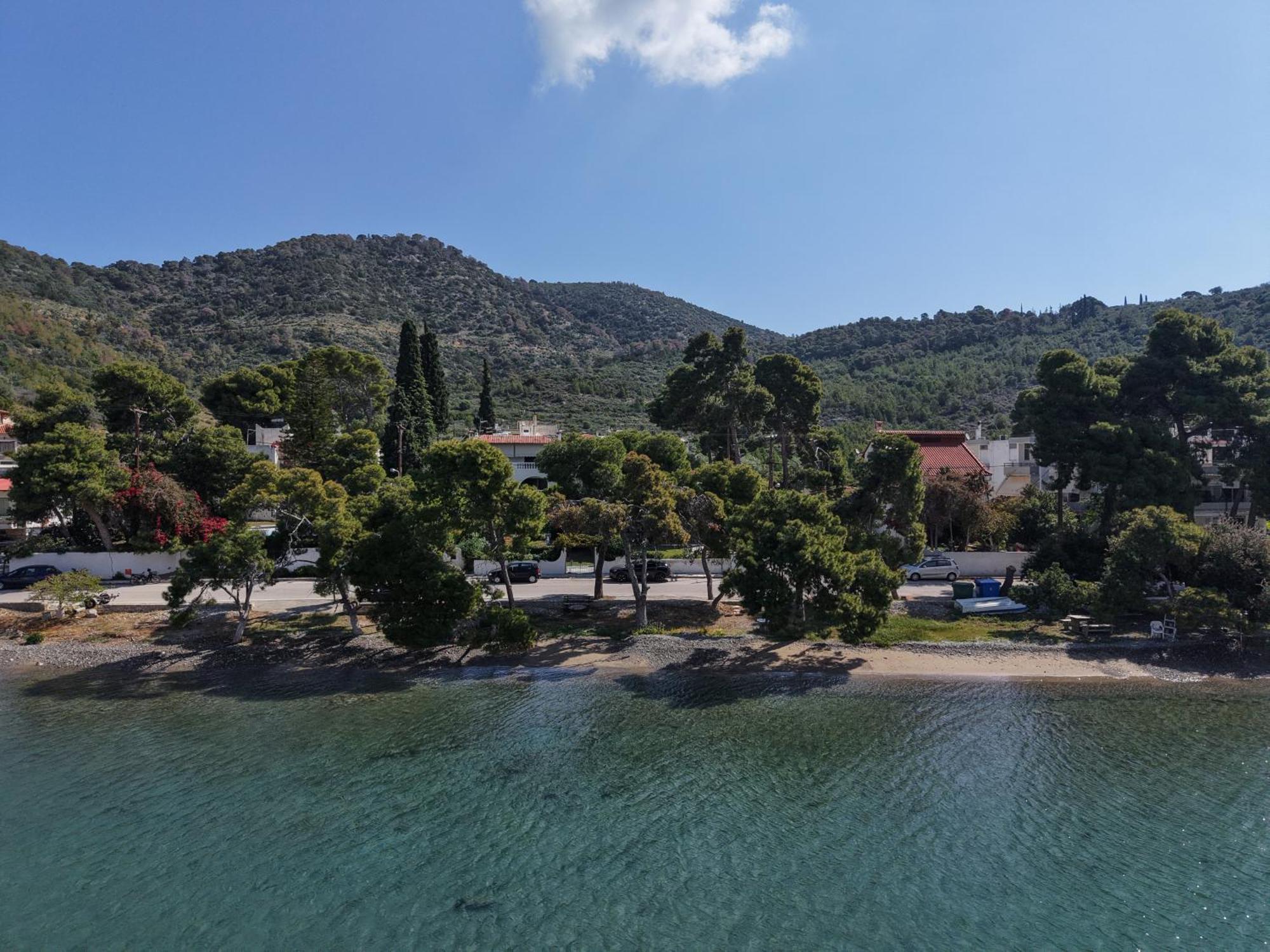 Seaview Apartment - Poros Relaxing Beachfront Flat Poros Town Екстериор снимка